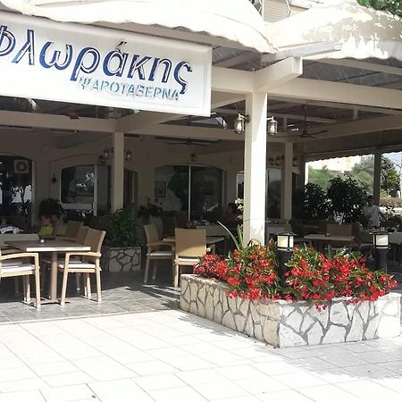 Hotel Florakis Livanátai Buitenkant foto