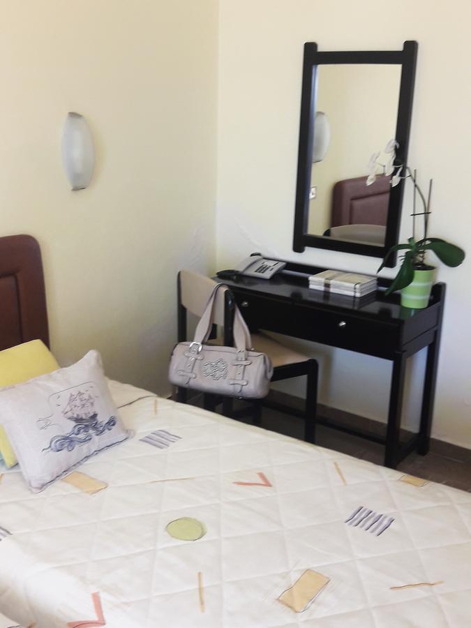 Hotel Florakis Livanátai Buitenkant foto