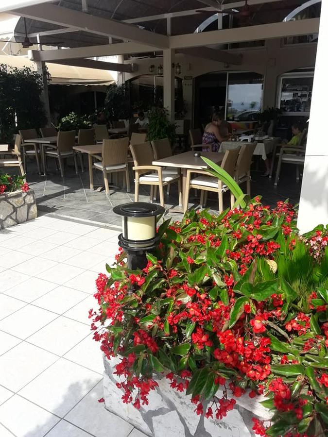 Hotel Florakis Livanátai Buitenkant foto